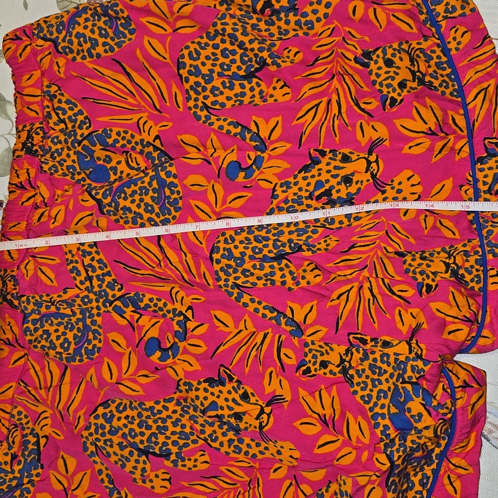 Printfresh satin sleep shorts in city cats - Picture 6 of 7